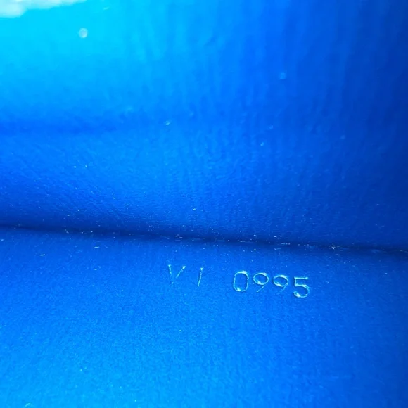 Louis Vuitton Epi Capucines Handbag - Picture 7 of 12